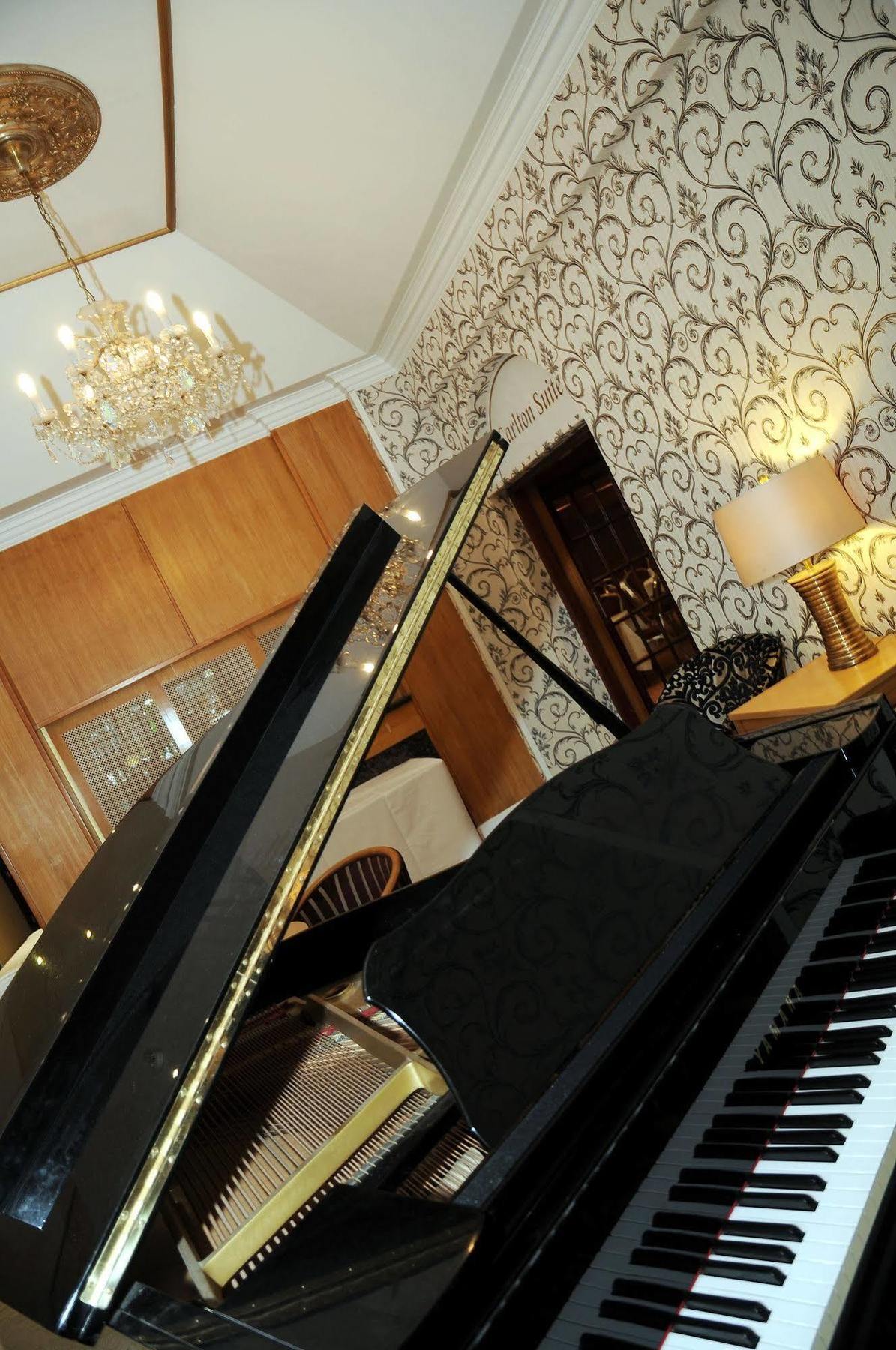 Carlton Park Hotel Rotherham Exteriör bild